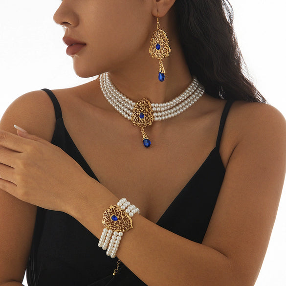 Wholesale Imitation Pearl Beaded Clavicle Necklace With Flower Pattern And Rhinestone Pendant In Retro Style For Women