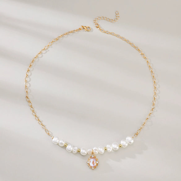 Wholesale Imitation Pearl Geometric Pendant Necklace With Electroplating Retro Elegant Style For Women