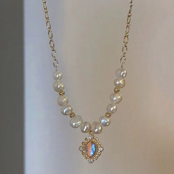 Wholesale Imitation Pearl Geometric Pendant Necklace With Electroplating Retro Elegant Style For Women