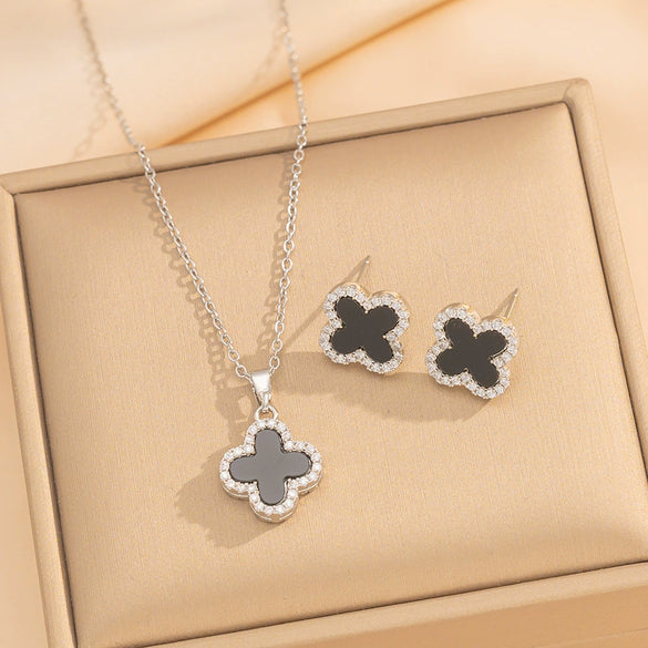 Wholesale Imitation Silver Fourleaf Clover Titanium Steel Necklace Pendant With Electroplating For Women Super Flash Full Diamond Temperament