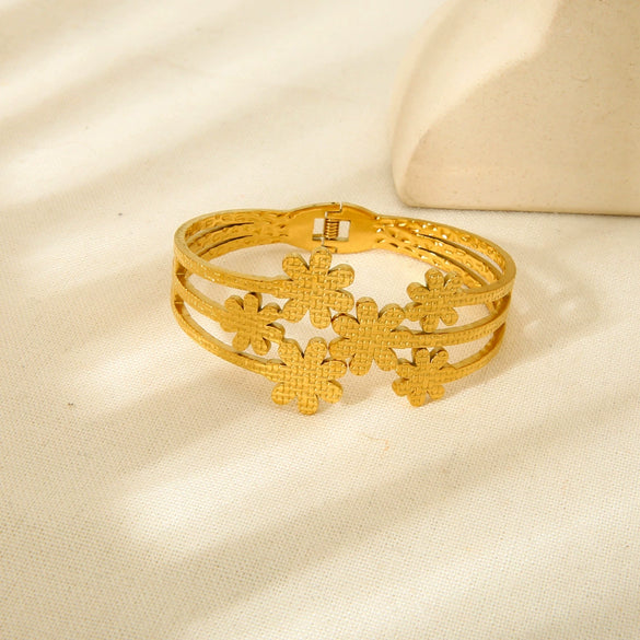 Wholesale Ins Floral Hollow Stainless Steel 18K Gold Plated Bracelet For Women