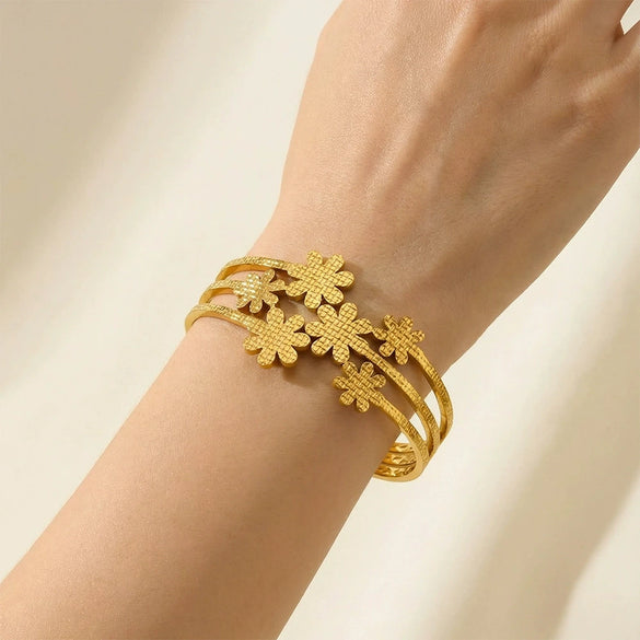 Wholesale Ins Floral Hollow Stainless Steel 18K Gold Plated Bracelet For Women