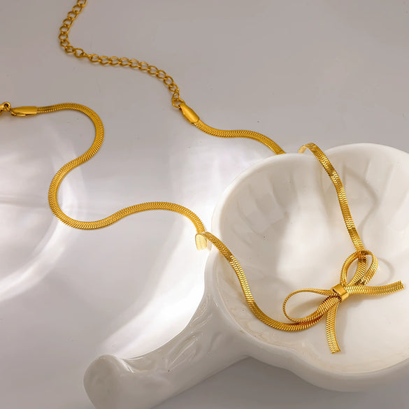 Wholesale Ins Style Stainless Steel Bow Snake Bone Chain Clavicle Necklace For Women With Vacuum Real Gold Plating