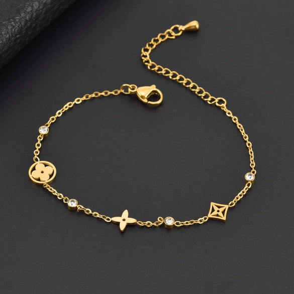 Wholesale Ins Style Women's Jewelry Titanium Steel Necklace With Clover Pendant And Plants And Flowers Pattern Electroplated Design