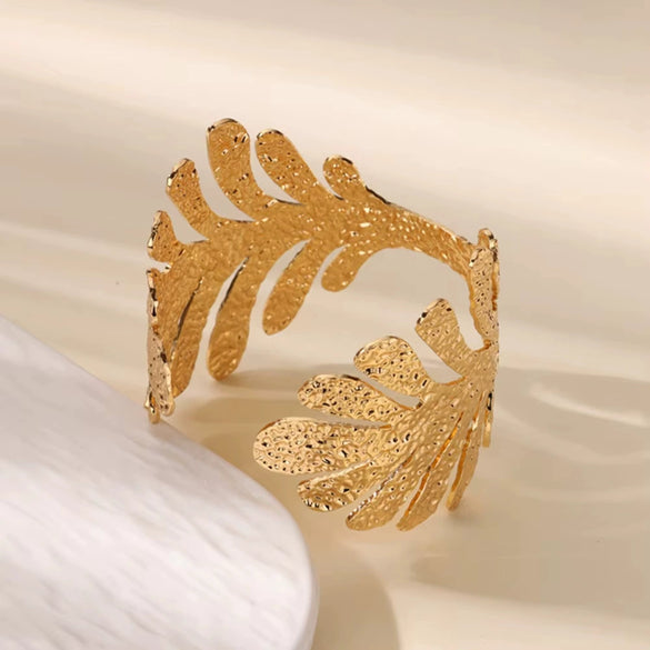 Wholesale Iron Exaggerated Geometric Cshaped Electroplated Bracelet For Women