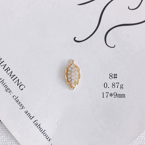 Wholesale Jewelry Accessories Copper Zircon Inlay Flower Moon Hollow Necklace Material