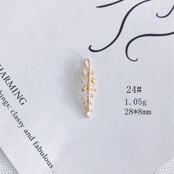Wholesale Jewelry Accessories Copper Zircon Inlay Flower Moon Hollow Necklace Material