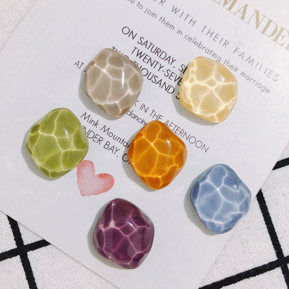Wholesale Jewelry Accessories Handmade Resin And Plastic Accessories With Water Wave Light Pattern And Irregular Diamond Shape