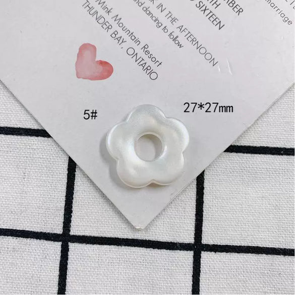 Wholesale Jewelry Accessories Plastic Resin Geometric Round Flower Love Pendant