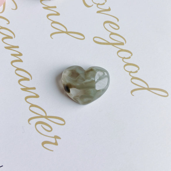 Wholesale Jewelry Accessories Plastic Resin Heartshaped Stone Mobile Phone Case Pendant With Cream Water Ripple Smoke Design