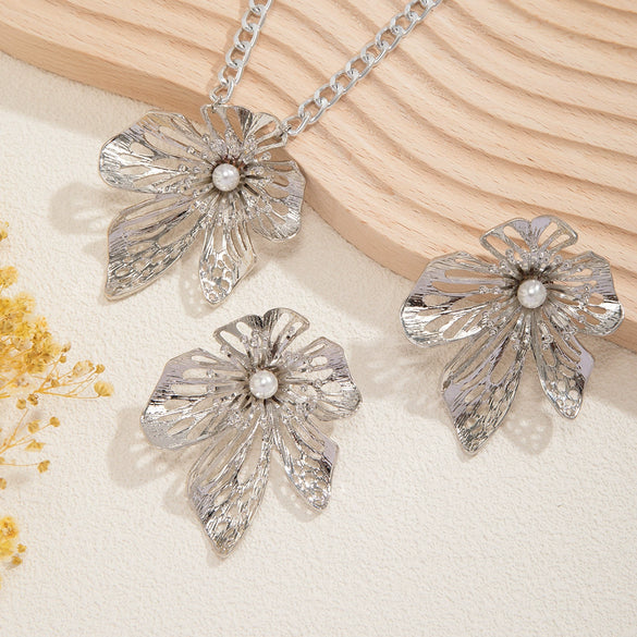 Wholesale Jewelry Alloy Geometric And Flower Patterned Hollow Necklace With Electroplating For Women In Ins Style