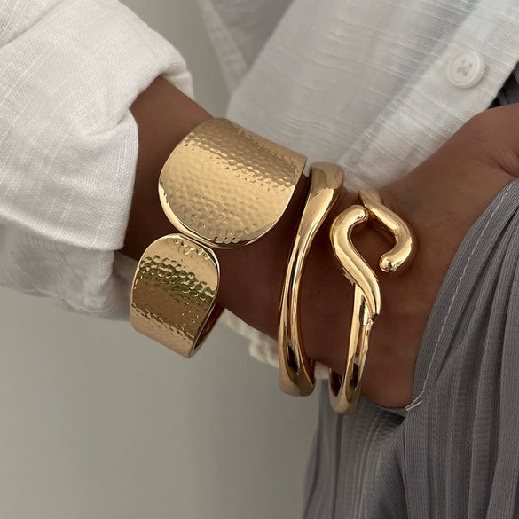 Wholesale Jewelry Alloy Hammer Texture Electroplated Women's Bracelet