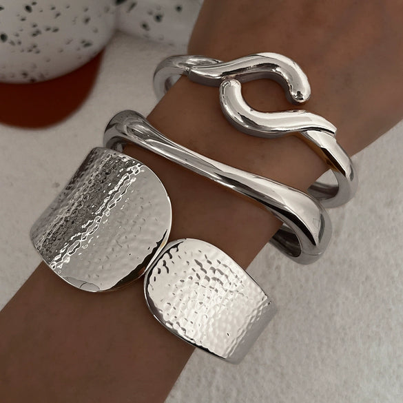 Wholesale Jewelry Alloy Hammer Texture Electroplated Women's Bracelet