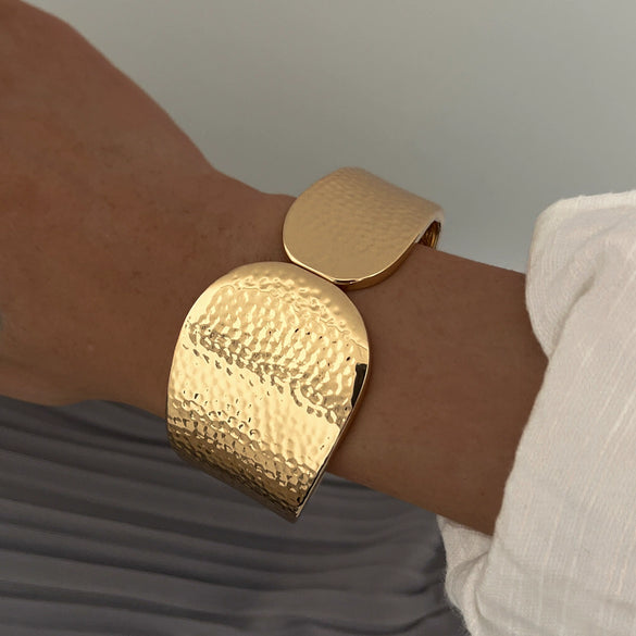 Wholesale Jewelry Alloy Hammer Texture Electroplated Women's Bracelet