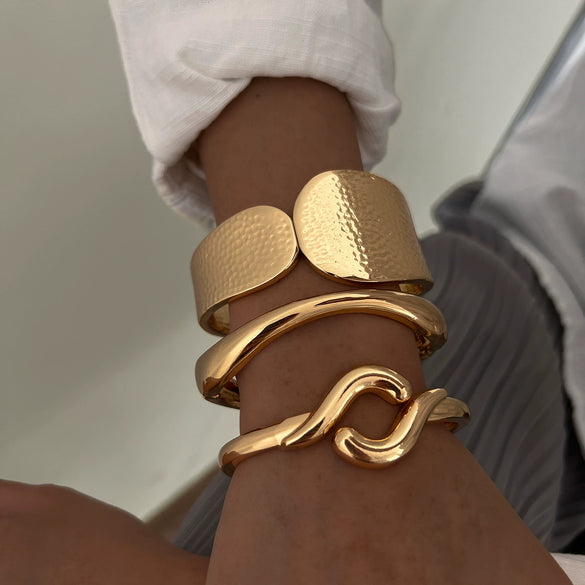 Wholesale Jewelry Alloy Hammer Texture Electroplated Women's Bracelet