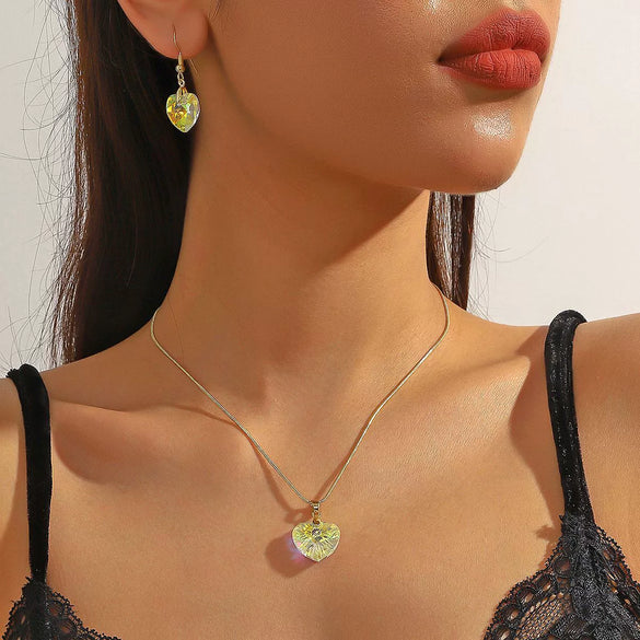 Wholesale Jewelry Artificial Crystal Love Heart Pendant Necklace And Earrings Set With Snake Chain And Electroplating