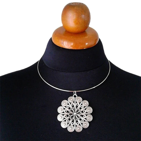 Chinoiserie Flower Alloy Women'S Choker