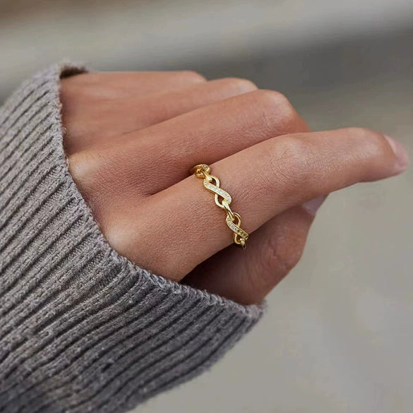 Wholesale Jewelry Copper Geometric M?bius Ring With Zirconia For Women Fashion Design