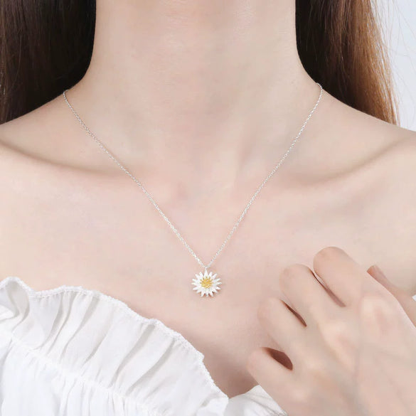 Wholesale Jewelry Daisy Style 925 Sterling Silver Necklace With Electroplating Treatment