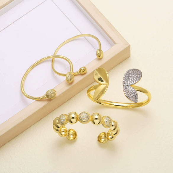 Wholesale Jewelry Elegant Inlaid Zircon Butterfly Bracelet Copper 18K Gold Plated Electroplated With Star Pattern