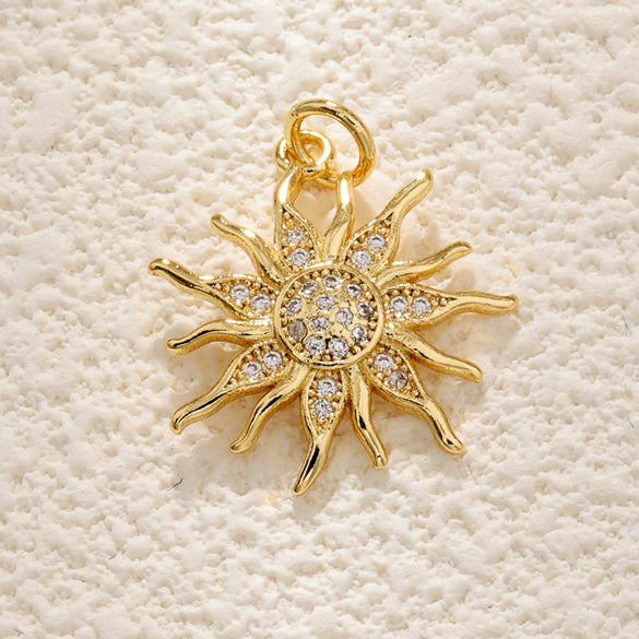Wholesale Jewelry Elegant Natural Style Copper Plated Real Gold Sun Pendant Necklace With Zircon Eyes And Star Pattern