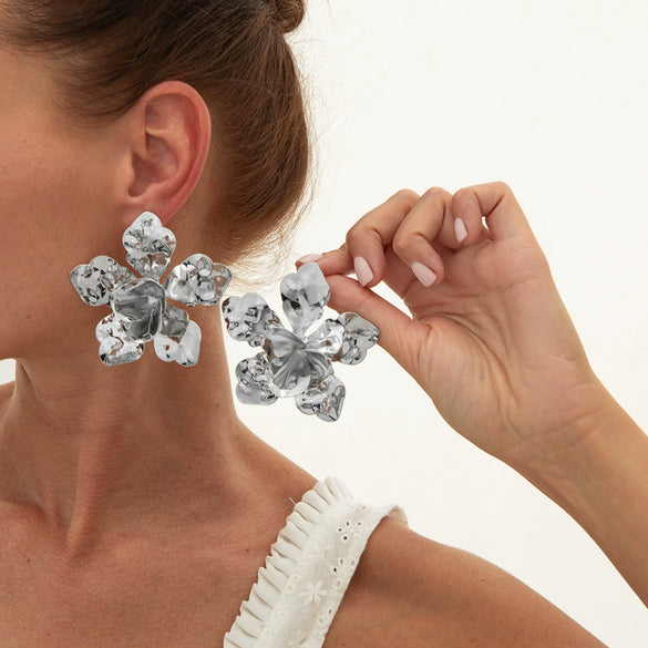 Wholesale Jewelry Elegant Retro Stereo Flower Iron Necklace Set For Women Electroplated