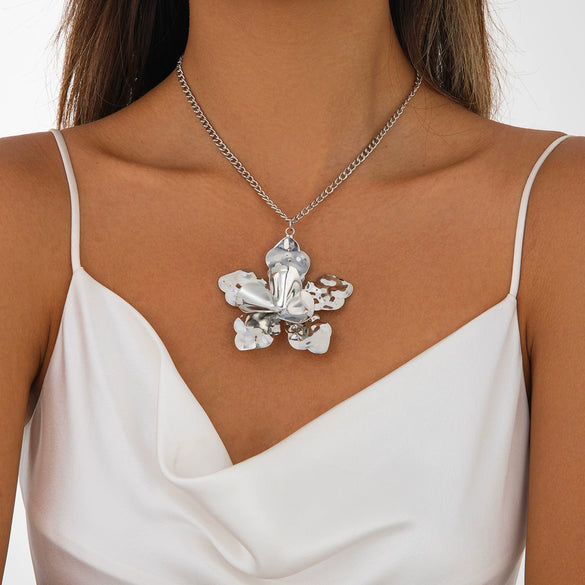 Wholesale Jewelry Elegant Retro Stereo Flower Iron Necklace Set For Women Electroplated