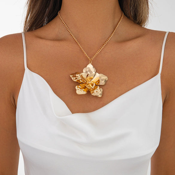 Wholesale Jewelry Elegant Retro Stereo Flower Iron Necklace Set For Women Electroplated