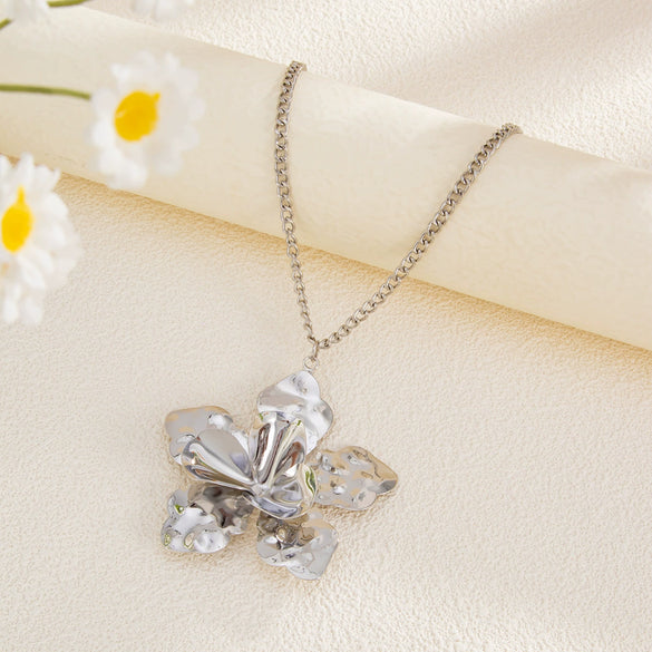 Wholesale Jewelry Elegant Retro Stereo Flower Iron Necklace Set For Women Electroplated