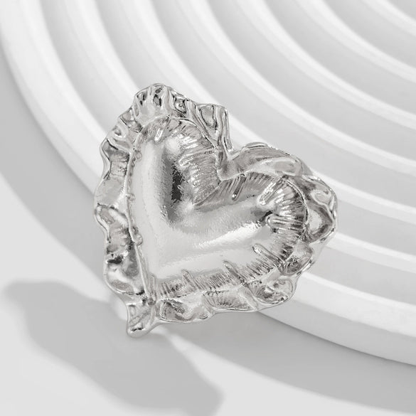 Wholesale Jewelry Exaggerated Three Dimensional Love Shaped Zinc Alloy Ring With Electroplating