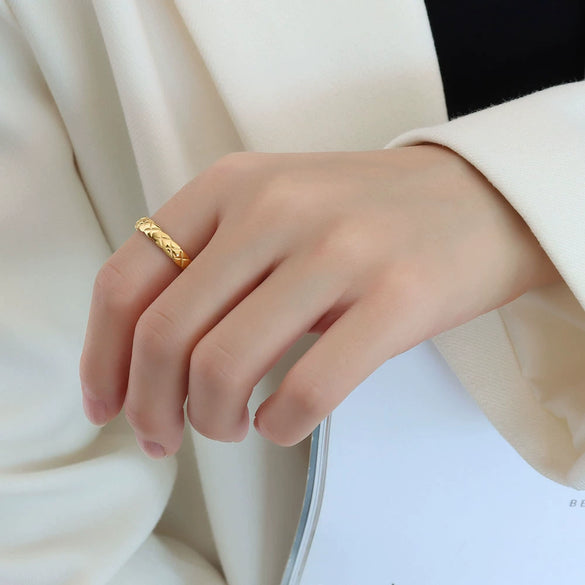Wholesale Jewelry Fashionable Ring Titanium Steel 18K Gold Plated Rhombus Geometric Electroplated