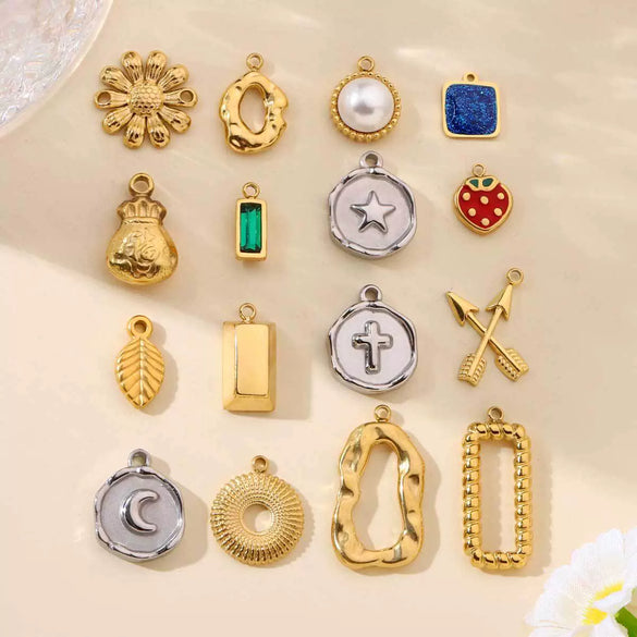 Wholesale Jewelry French Retro Geometric Daisy Strawberry Disc Titanium Steel Stainless Steel Electroplated Necklace Pendant Accessories