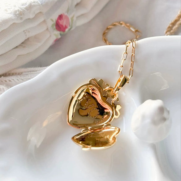 Wholesale Jewelry Geometric Love Open Oval Photo Album Pendant Necklace Copper Titanium Steel O Chain Real Gold Plated