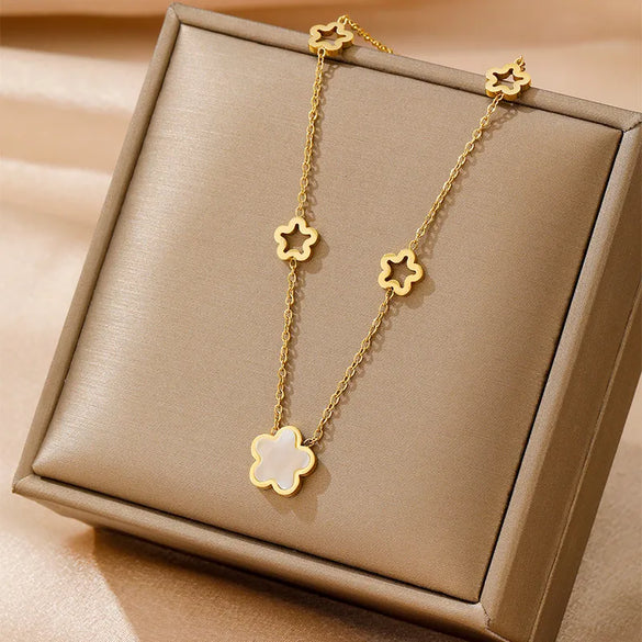 Wholesale Jewelry IG Style Sweet Flower Titanium Steel Plating Pendant Necklace