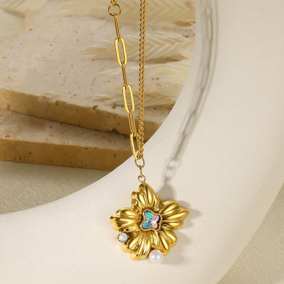 Wholesale Jewelry Medieval Style Imitation Pearl And Stainless Steel Flower Necklace With Electroplating Twist Chain For Women
