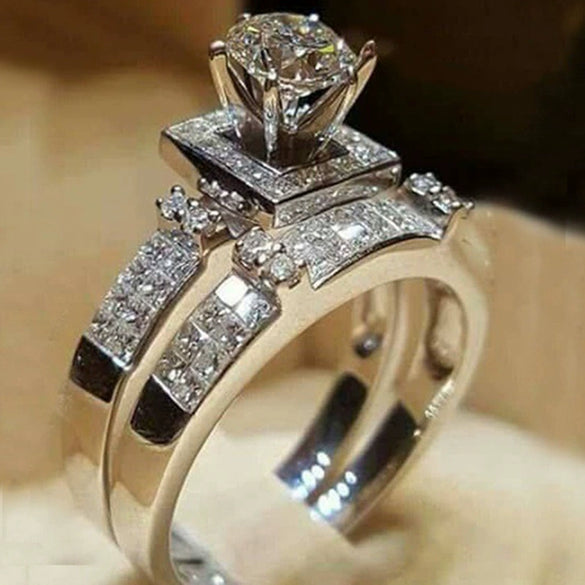 Wholesale Jewelry Minimalist Geometric Metal Diamond Ring With Crown Design For Women