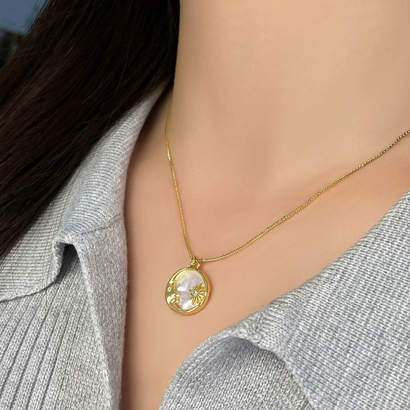 Wholesale Jewelry Natural Shell Round Luxury Sun Moon Star Pendant Copper 18K Gold Plated Electroplated