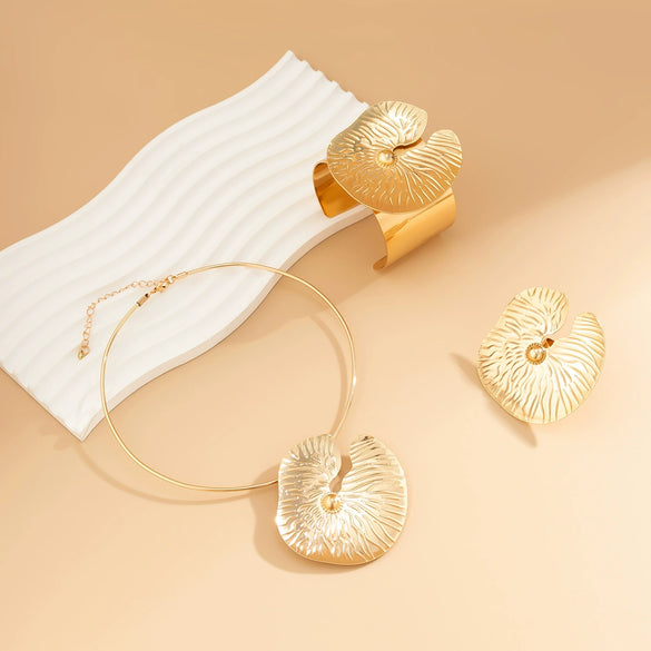 Wholesale Jewelry Punk Style Alloy Collar Necklace With Flower Pattern And Electroplating Treatment For Women
