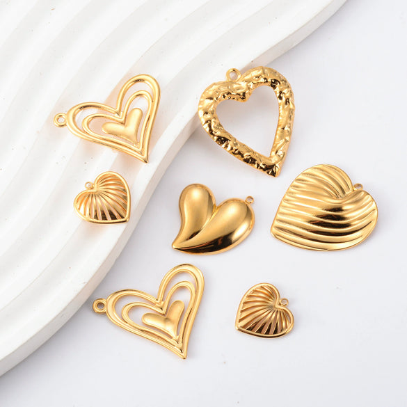 Wholesale Jewelry Retro Art Embossed Hollow Love Stainless Steel Peach Heart Pendant 18K Gold Plated