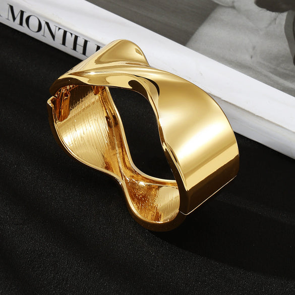 Wholesale Jewelry Retro Exaggerated Irregular Pleated Alloy Bracelet With Electroplating