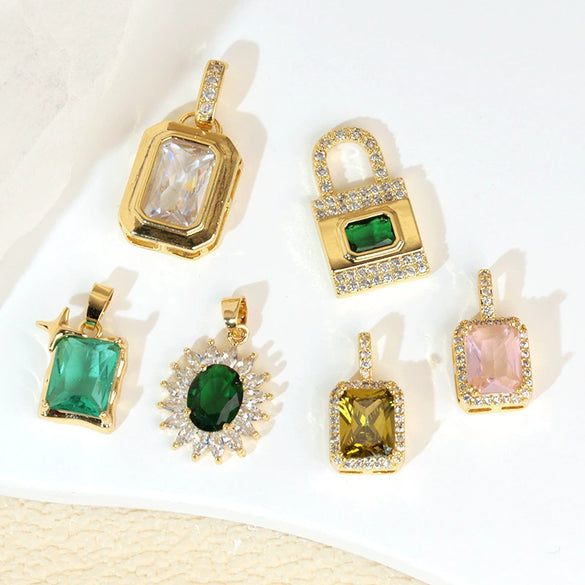 Wholesale Jewelry Retro Geometric Copper Green Stone Pendant With Heart Shape Electroplating