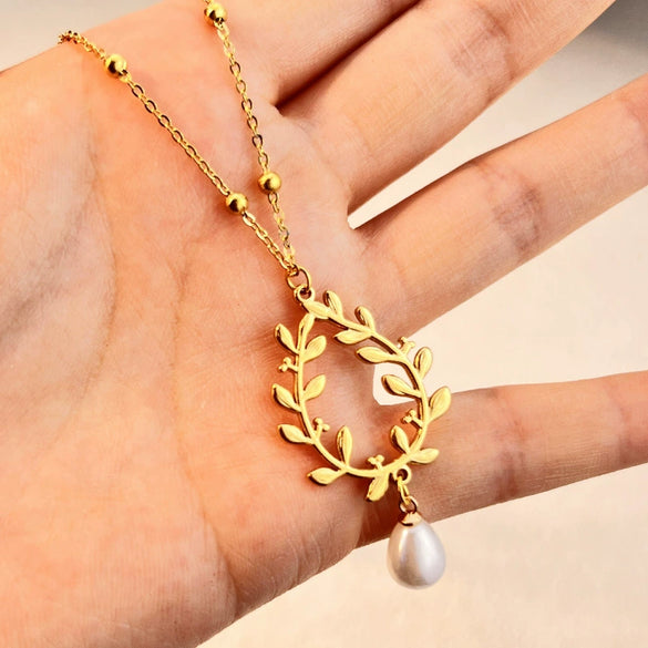 Wholesale Jewelry Retro Minimalist Ushaped Fresh Water Pearl Pendant Stainless Steel And Titanium Steel Clavicle Chain With Electroplating