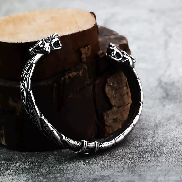 Wholesale Jewelry Retro Pirate Style Double Wolf Head Cshaped Stainless Steel Polish Bracelet
