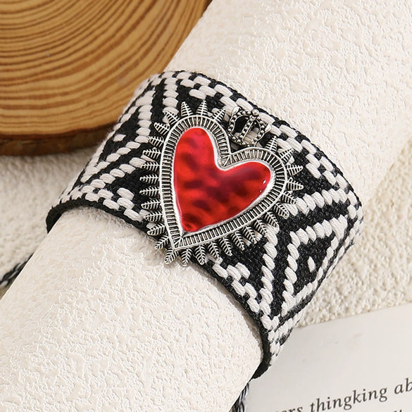 Wholesale Jewelry Retro Religious Alloy Heart Shape And Geometric Pendant Necklace With Silver O Word Chain Electroplated