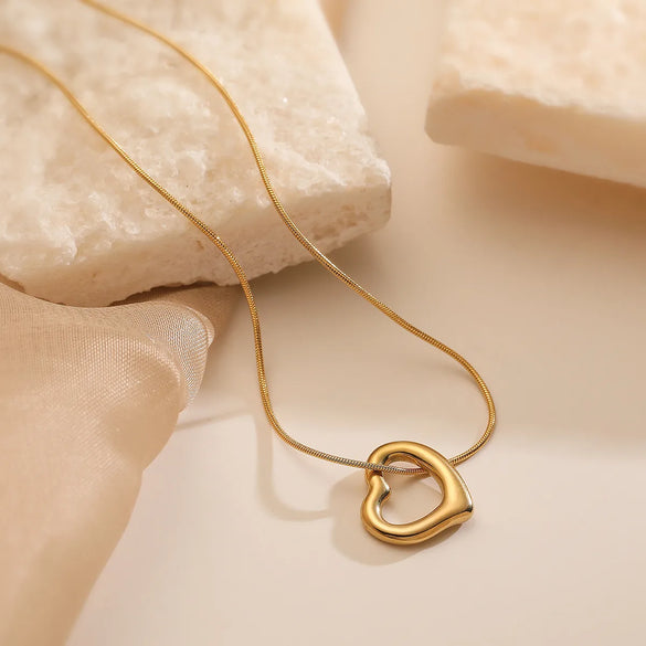 Wholesale Jewelry Retro Simple Style Commute Heart Shape 304 Stainless Steel Hollow Out