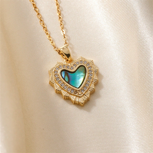 Wholesale Jewelry Retro Style Copper Inlaid Zircon Heart Pendant Ochain Necklace For Female
