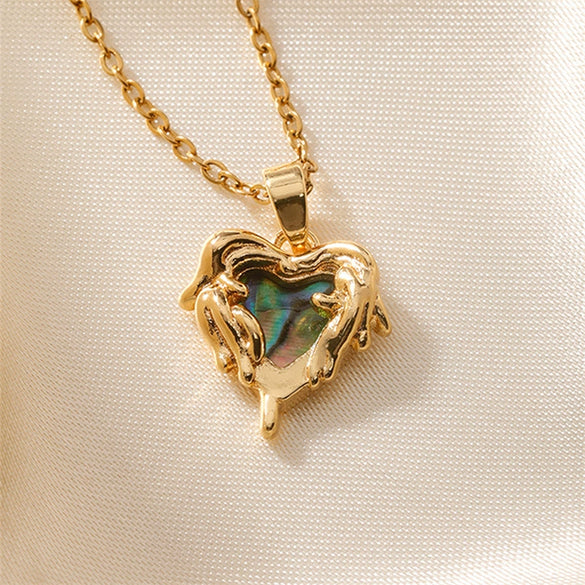 Wholesale Jewelry Retro Style Copper Inlaid Zircon Heart Pendant Ochain Necklace For Female