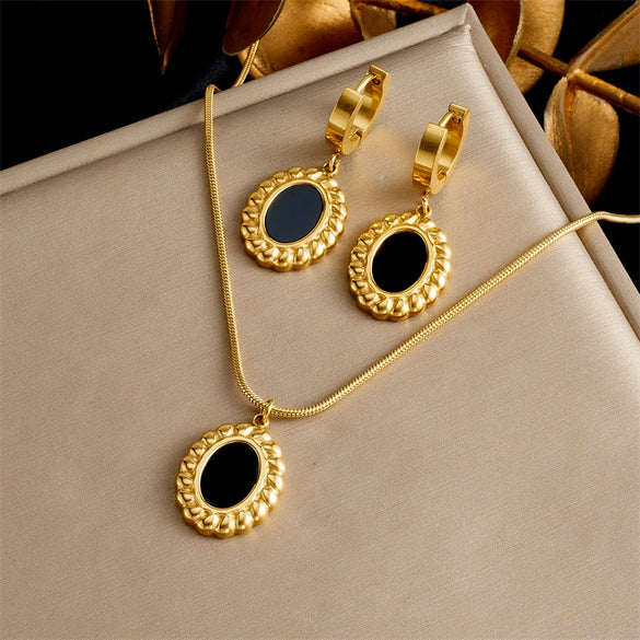 Wholesale Jewelry Retro Style Oval Geometric Stainless Steel Gold Plated Pendant Necklace And Stud Earrings Set For Women