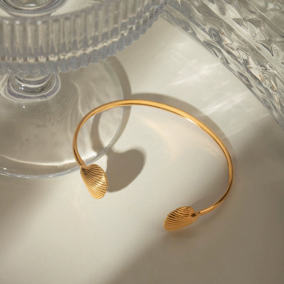Wholesale Jewelry Retro Style Stainless Steel Scallop Opening Bracelet Electroplated