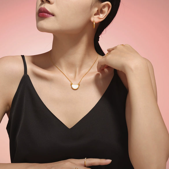 Wholesale Jewelry Semiround Lace Inlaid With White Shellfish Geometric 316L Stainless Steel Goldplated Necklace